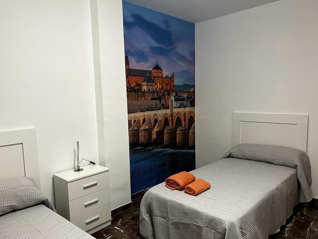 4 bedroom Apartment for sale in Cordoba city - € 199,999 (Ref: 9901525)