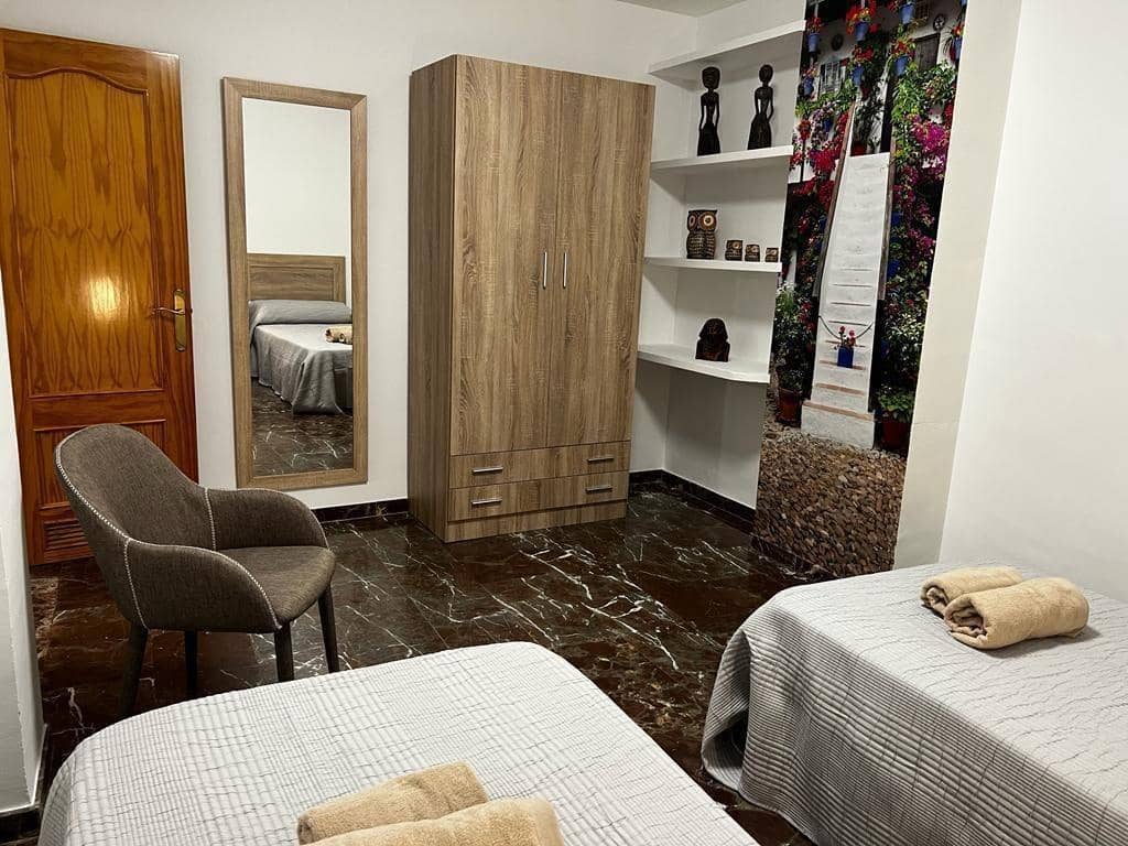 4 bedroom Apartment for sale in Cordoba city - € 199,999 (Ref: 9901525)