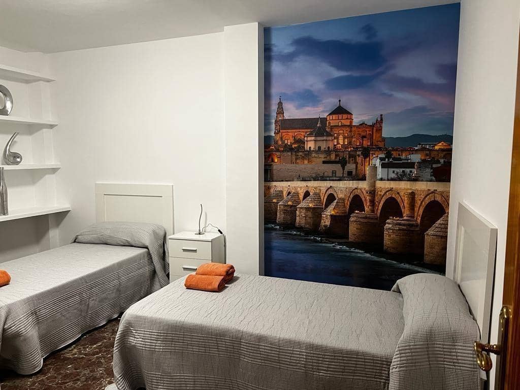 4 bedroom Apartment for sale in Cordoba city - € 199,999 (Ref: 9901525)