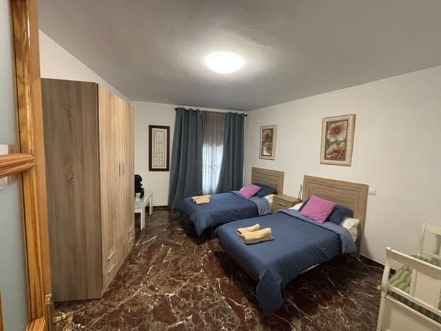 4 bedroom Apartment for sale in Centro, Córdoba city - € 199,999 (Ref: 9901525)