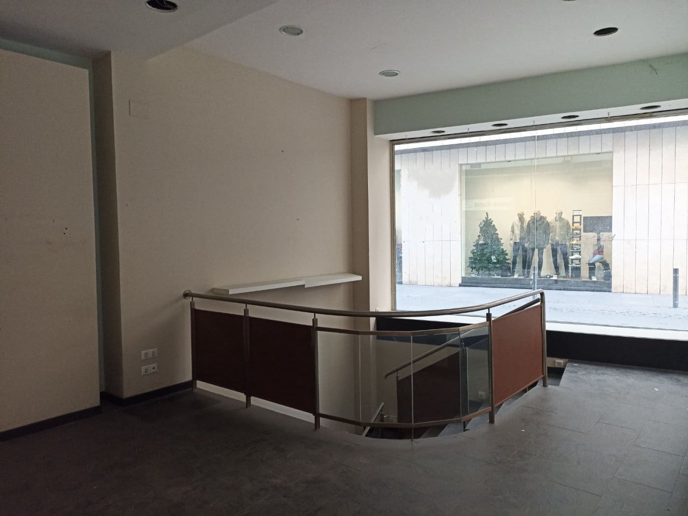 Commercial for sale in Cordoba city - € 432,600 (Ref: 9901532)