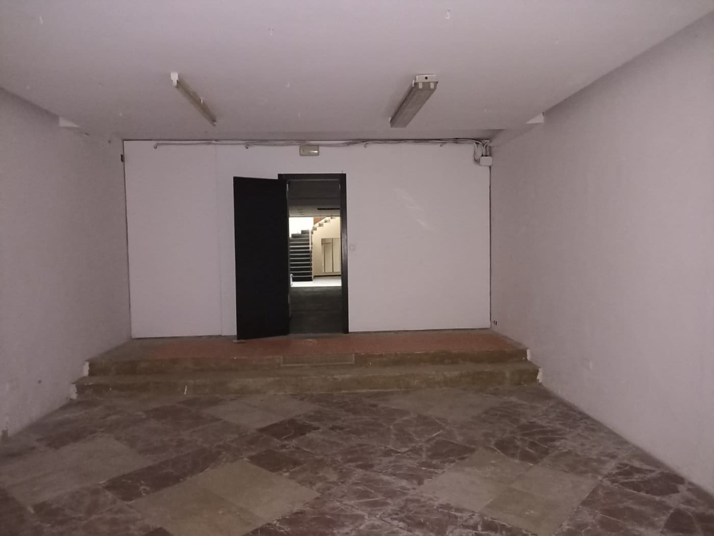 Commercial for sale in Cordoba city - € 432,600 (Ref: 9901532)