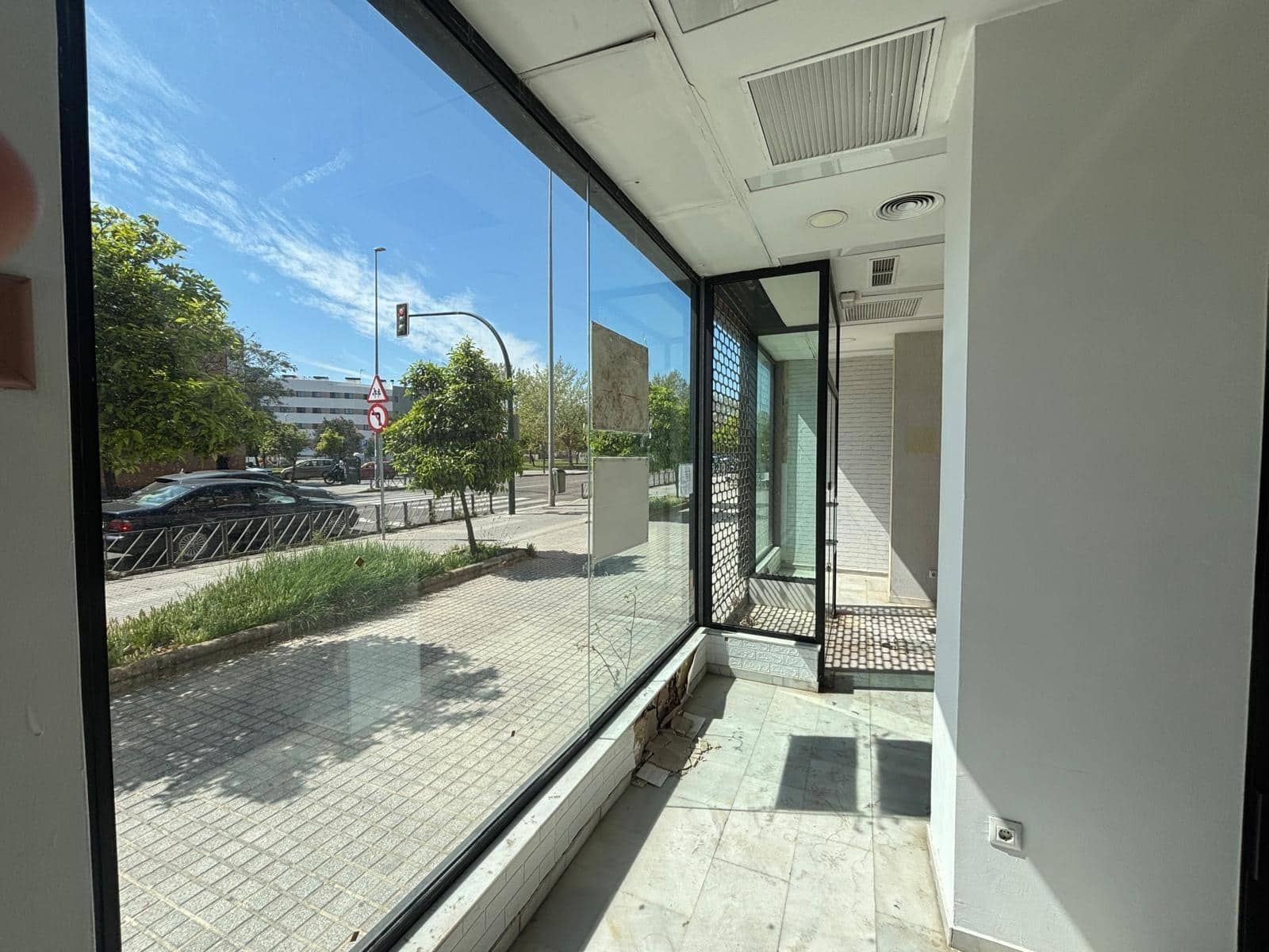 3 bedroom Commercial for sale in Cordoba city - € 299,999 (Ref: 9901533)