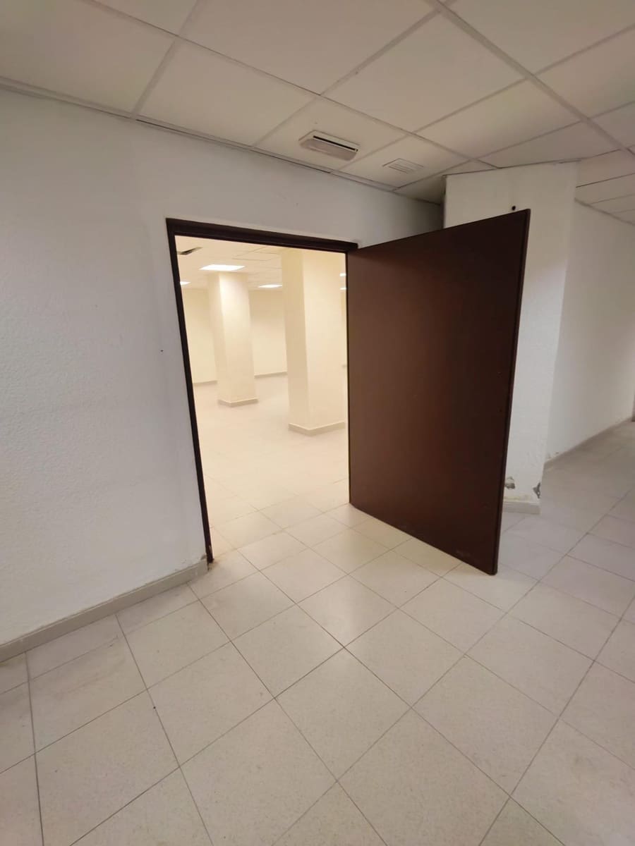 Erhverv til salg i Cordoba by - € 1.350.000 (Ref: 9901536)