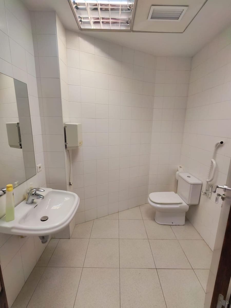 Erhverv til salg i Cordoba by - € 1.350.000 (Ref: 9901536)