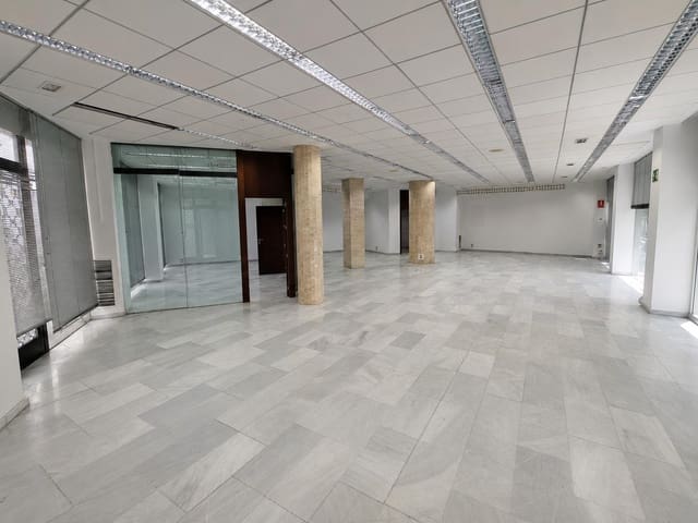 Erhverv til salg i Centro, Córdoba by - € 1.350.000 (Ref: 9901536)