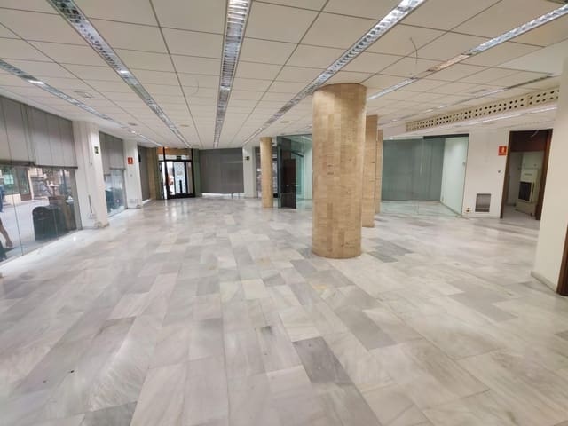 Erhverv til salg i Centro, Córdoba by - € 1.350.000 (Ref: 9901536)