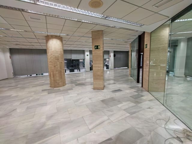 Erhverv til salg i Centro, Córdoba by - € 1.350.000 (Ref: 9901536)