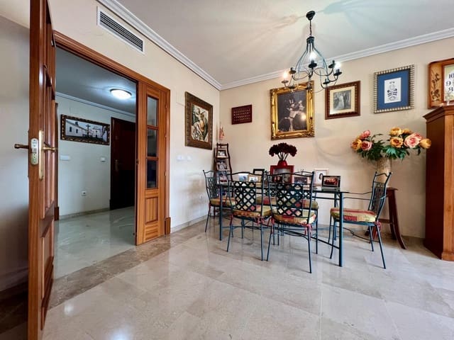 4 soveværelse Lejlighed til salg i Córdoba by med swimmingpool garage - € 375.000 (Ref: 9901539)