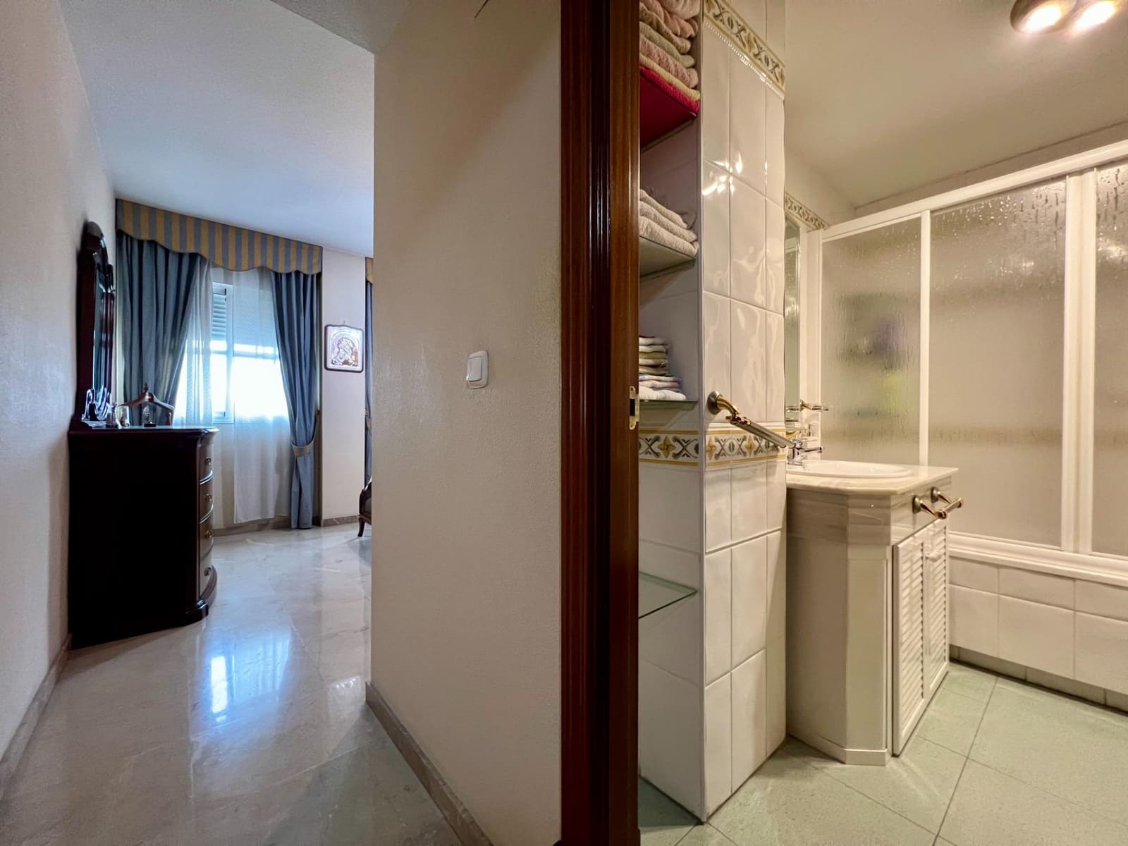 4 soveværelse Lejlighed til salg i Cordoba by med swimmingpool garage - € 375.000 (Ref: 9901539)