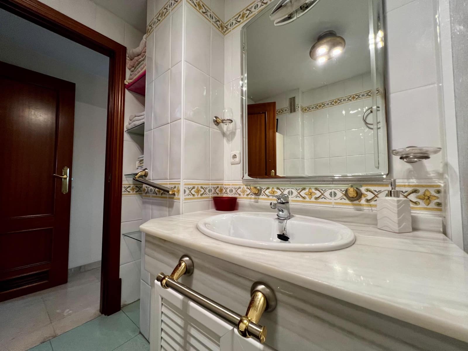 4 soveværelse Lejlighed til salg i Cordoba by med swimmingpool garage - € 375.000 (Ref: 9901539)
