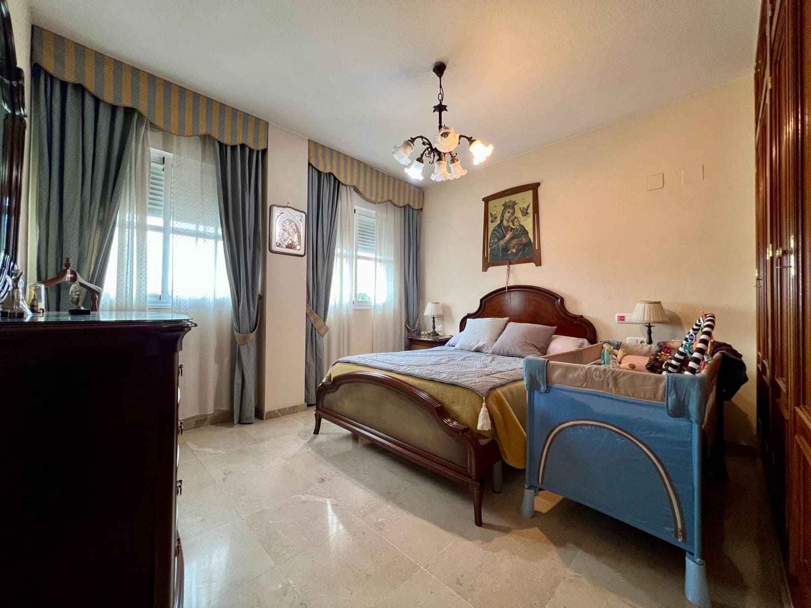4 soveværelse Lejlighed til salg i Cordoba by med swimmingpool garage - € 375.000 (Ref: 9901539)