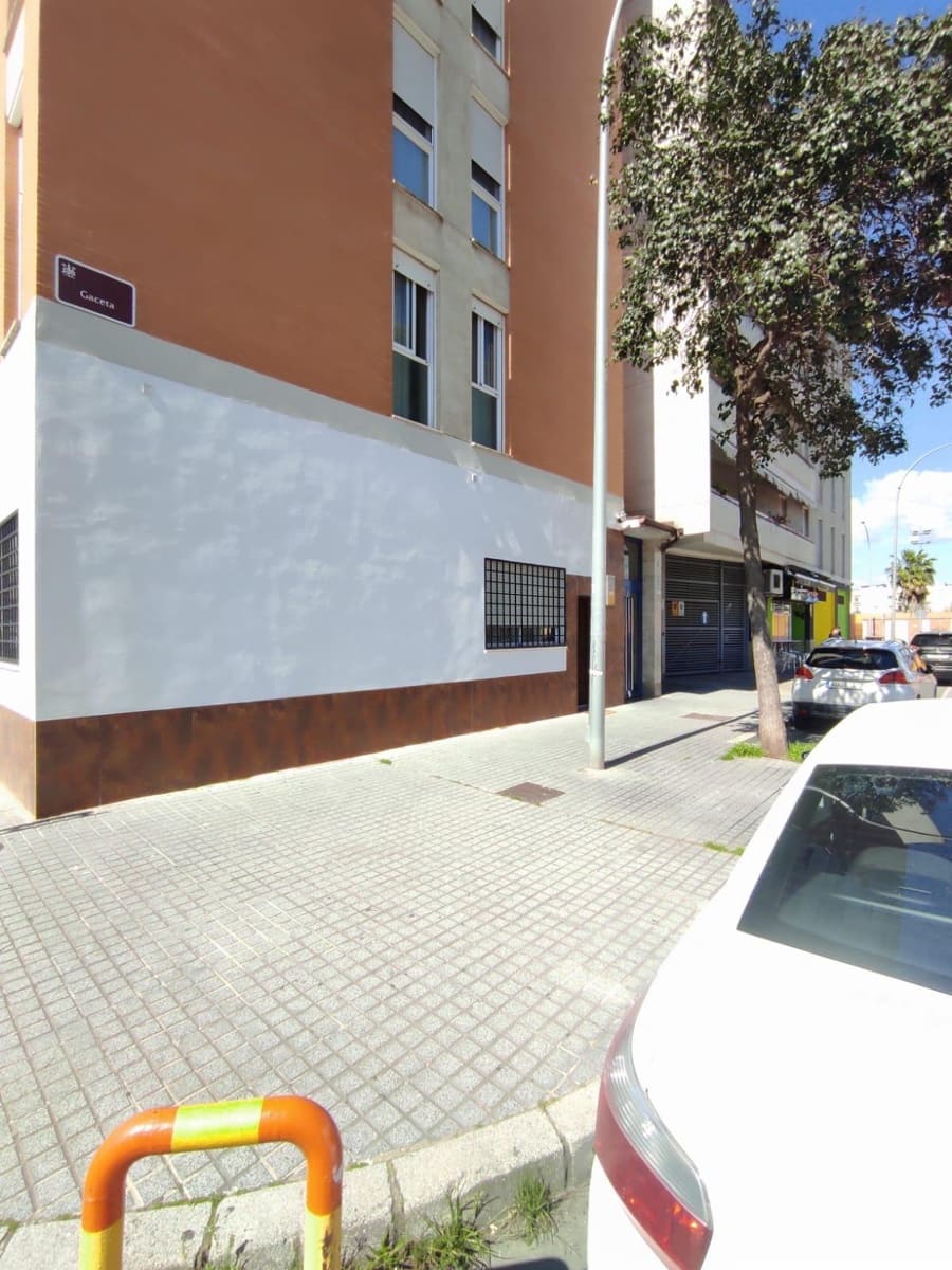 Garage til salg i Cordoba by - € 15.000 (Ref: 9901542)