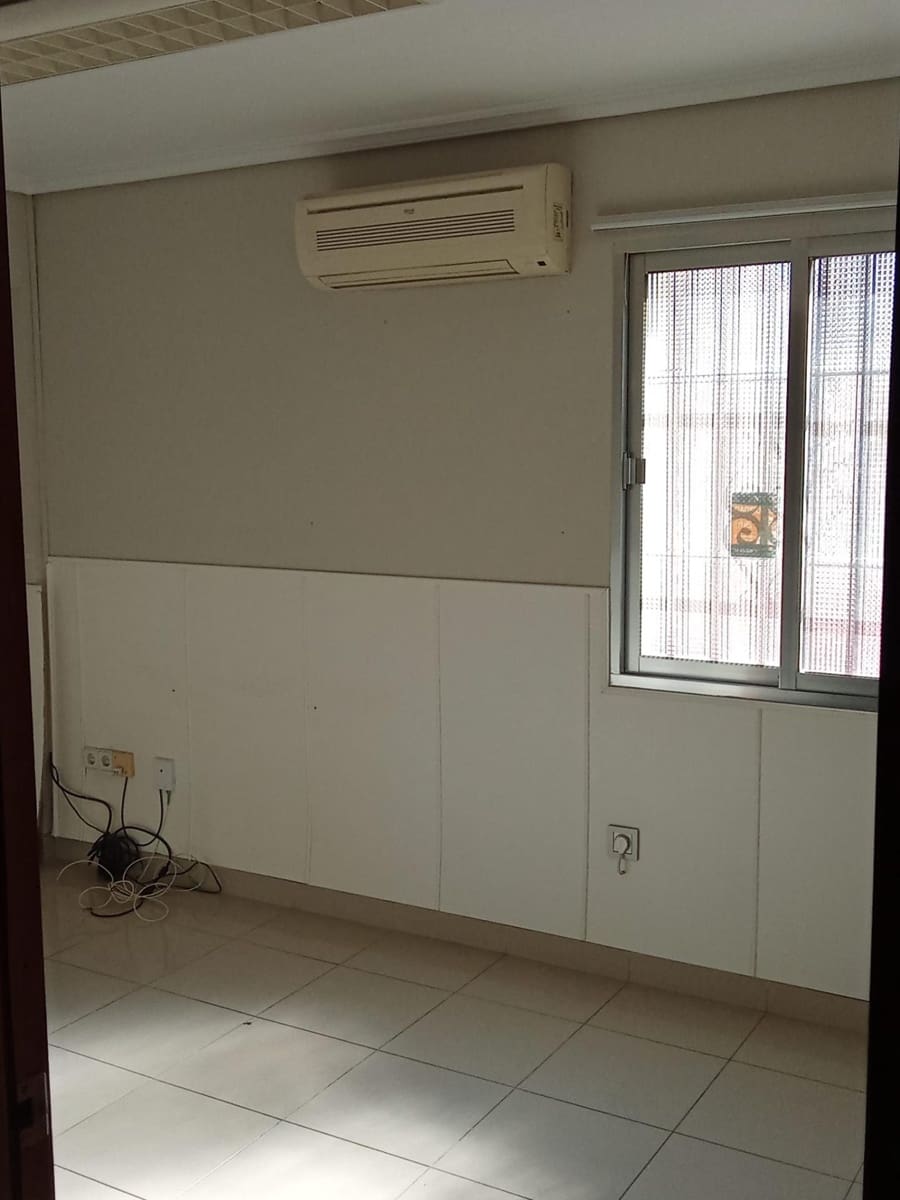 Erhverv til salg i Cordoba by - € 64.900 (Ref: 9901554)