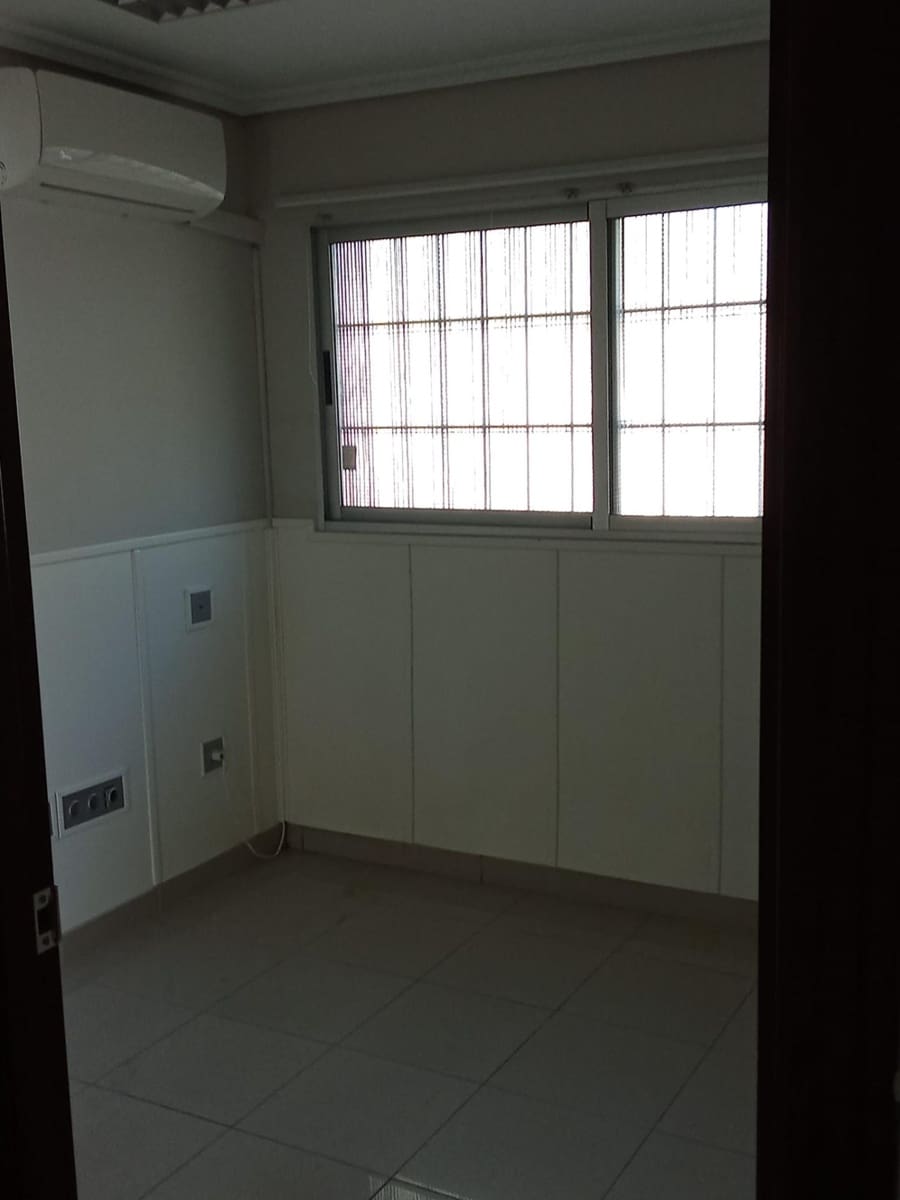 Erhverv til salg i Cordoba by - € 64.900 (Ref: 9901554)