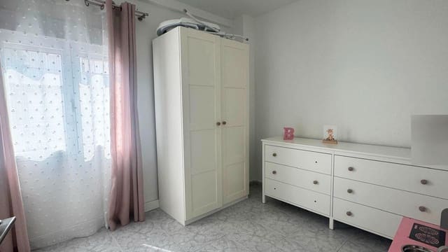 3 bedroom Flat for sale in Córdoba city - € 134,900 (Ref: 9901557)