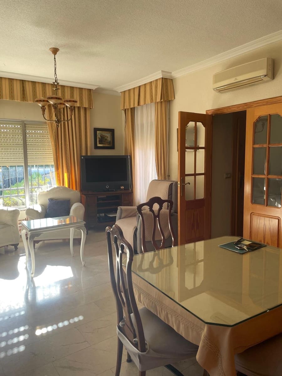 7 slaapkamer Villa te koop in Cordoba stad met zwembad garage - € 465.000 (Ref: 9901560)