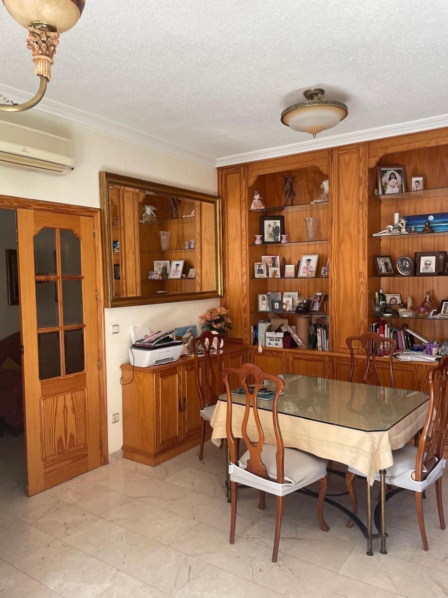 7 slaapkamer Villa te koop in Cordoba stad met zwembad garage - € 465.000 (Ref: 9901560)