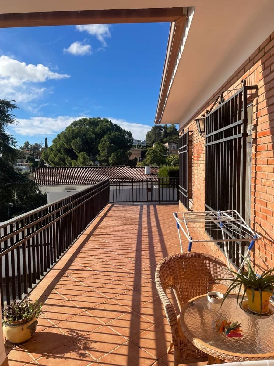 7 slaapkamer Villa te koop in Cordoba stad met zwembad garage - € 465.000 (Ref: 9901560)