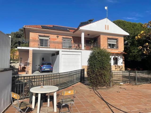 7 slaapkamer Villa te koop in Córdoba stad met zwembad garage - € 465.000 (Ref: 9901560)