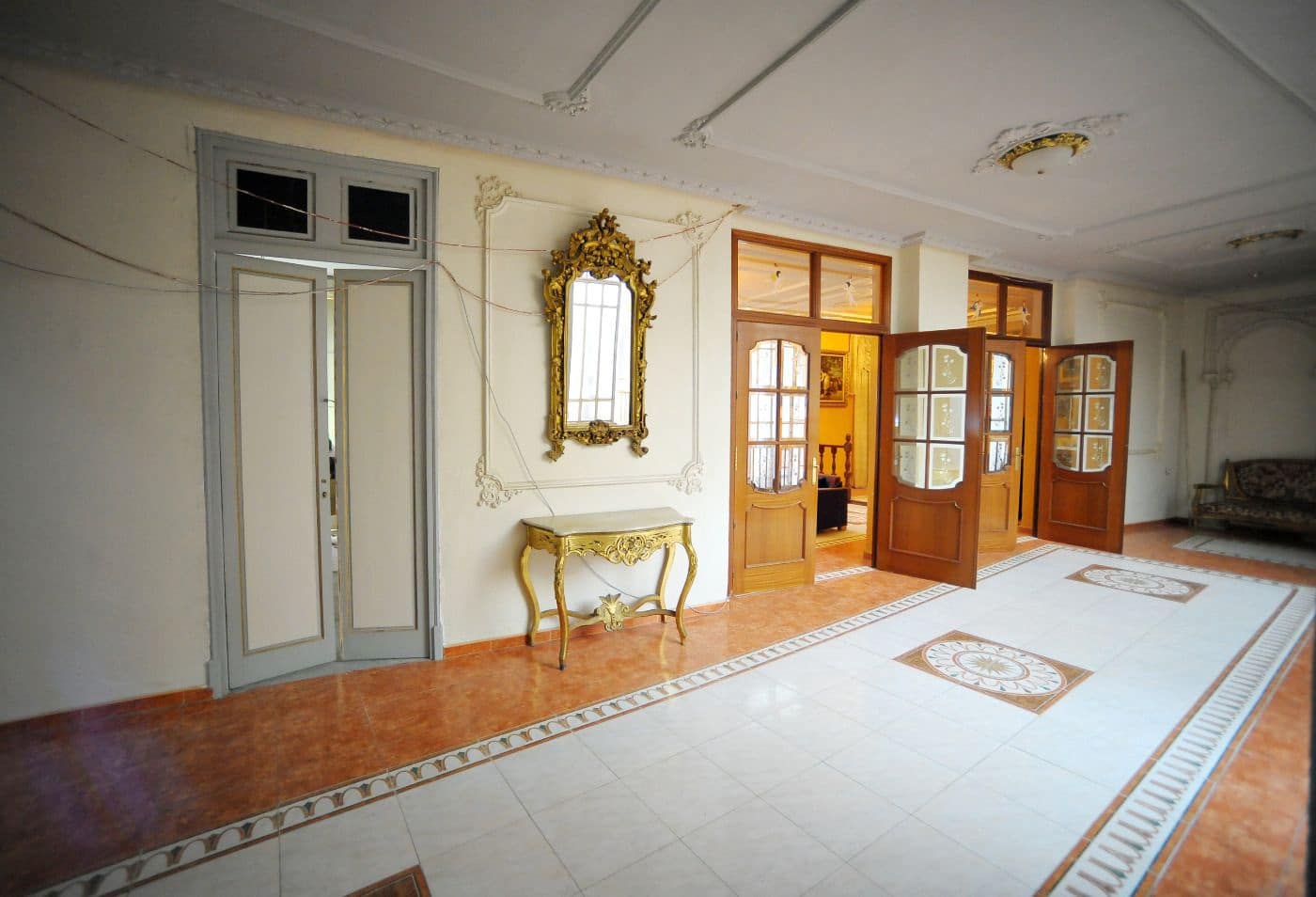 Townhouse for sale in Cordoba city with pool garage - € 900,000 (Ref: 9901573)