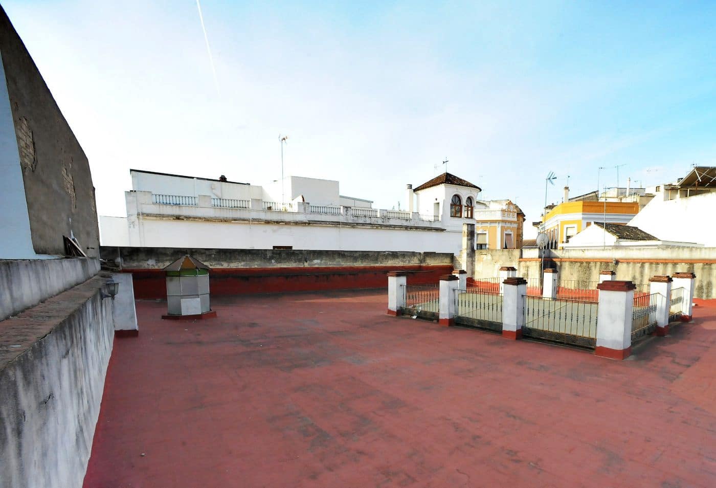 Townhouse for sale in Cordoba city with pool garage - € 900,000 (Ref: 9901573)