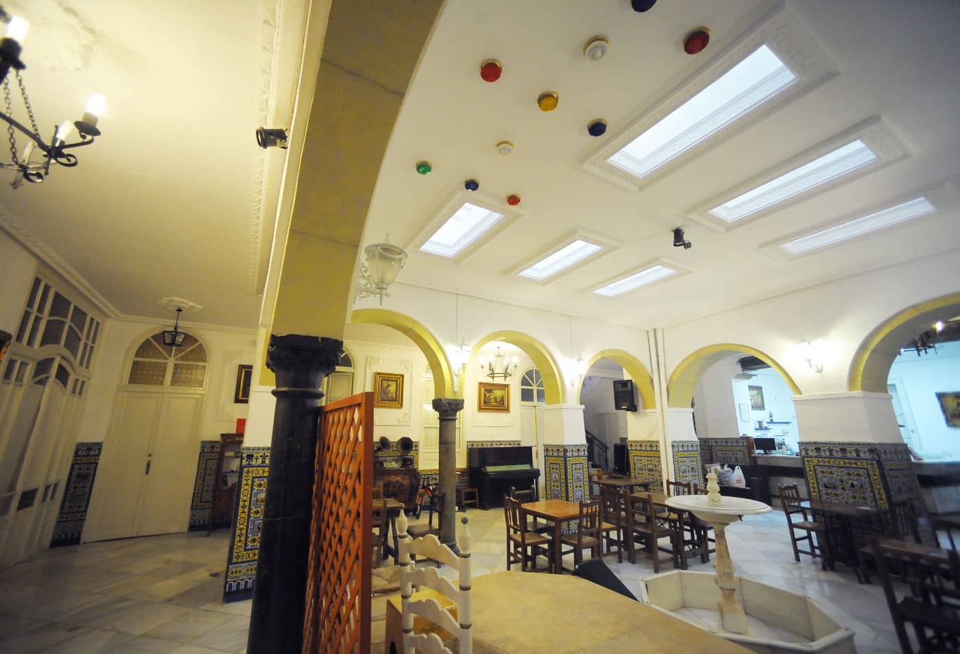 Townhouse for sale in Cordoba city with pool garage - € 900,000 (Ref: 9901573)