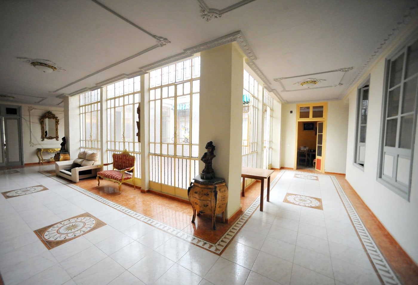 Townhouse for sale in Cordoba city with pool garage - € 900,000 (Ref: 9901573)
