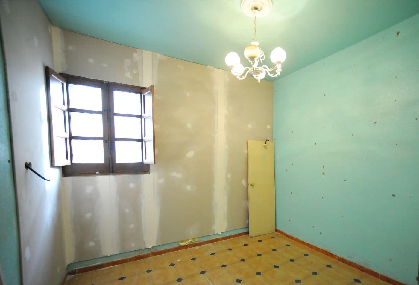 Townhouse for sale in Cordoba city with pool garage - € 900,000 (Ref: 9901573)