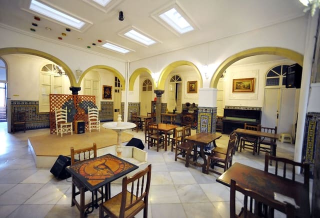 Townhouse for sale in Centro, Córdoba city with pool garage - € 900,000 (Ref: 9901573)