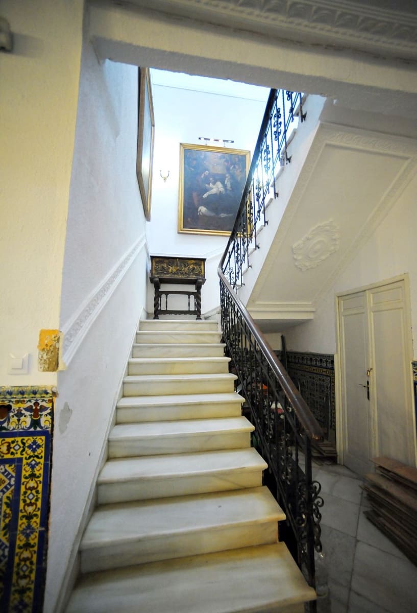 Townhouse for sale in Cordoba city with pool garage - € 900,000 (Ref: 9901573)