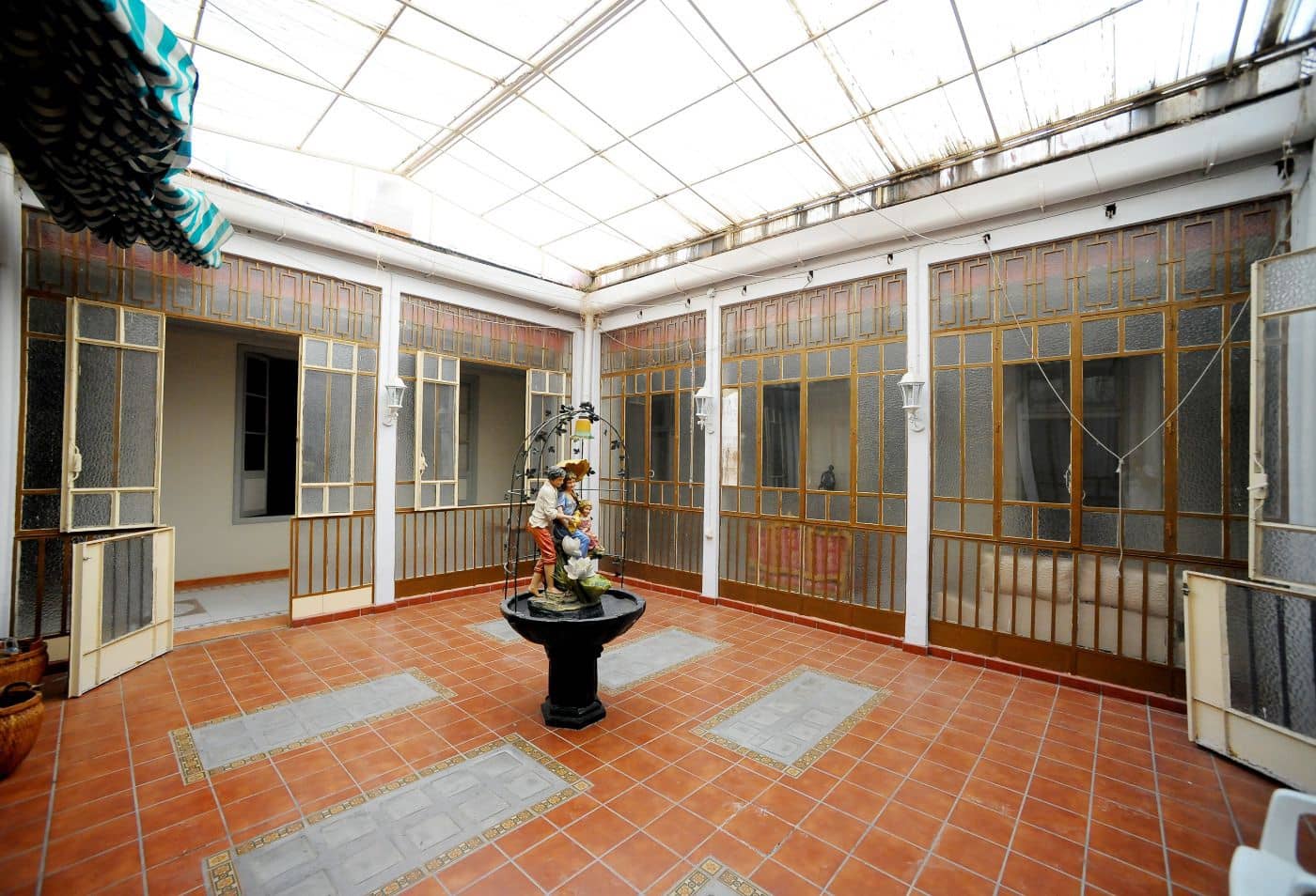 Townhouse for sale in Cordoba city with pool garage - € 900,000 (Ref: 9901573)