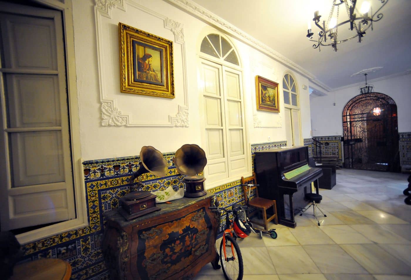 Townhouse for sale in Cordoba city with pool garage - € 900,000 (Ref: 9901573)