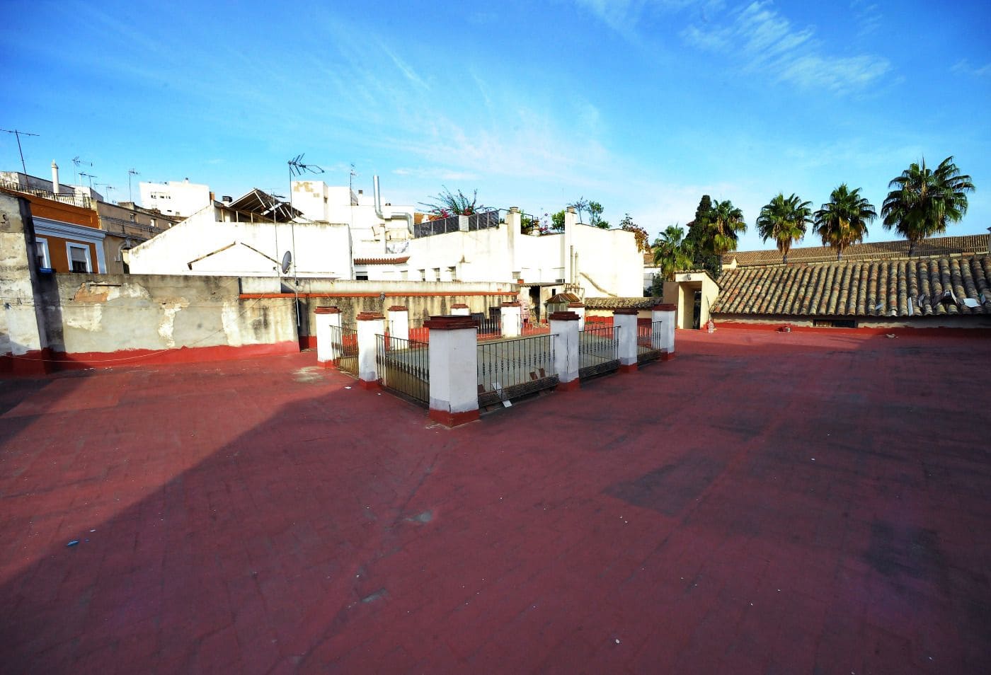 Townhouse for sale in Cordoba city with pool garage - € 900,000 (Ref: 9901573)
