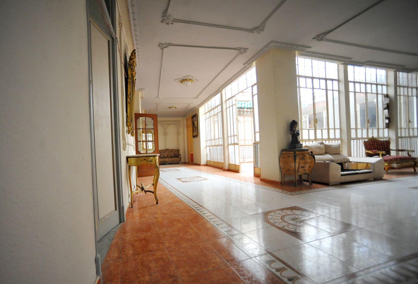 Townhouse for sale in Cordoba city with pool garage - € 900,000 (Ref: 9901573)
