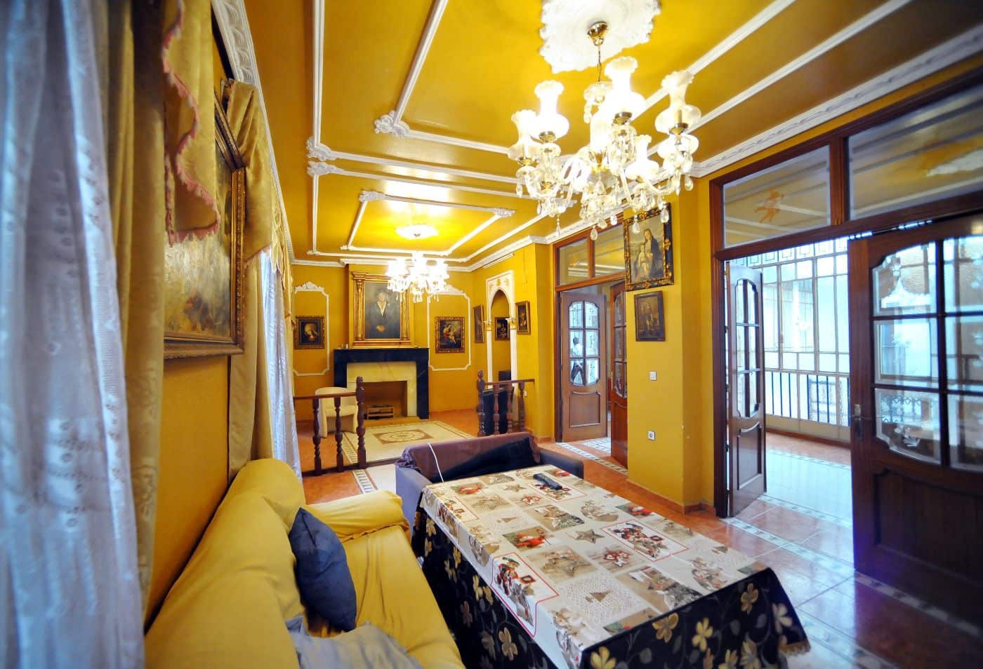 Townhouse for sale in Cordoba city with pool garage - € 900,000 (Ref: 9901573)
