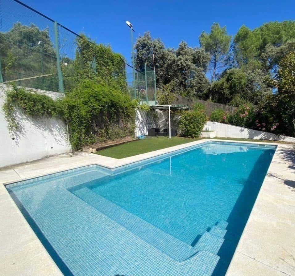 5 bedroom Villa for sale in Cordoba city with pool garage - € 435,000 (Ref: 9904044)
