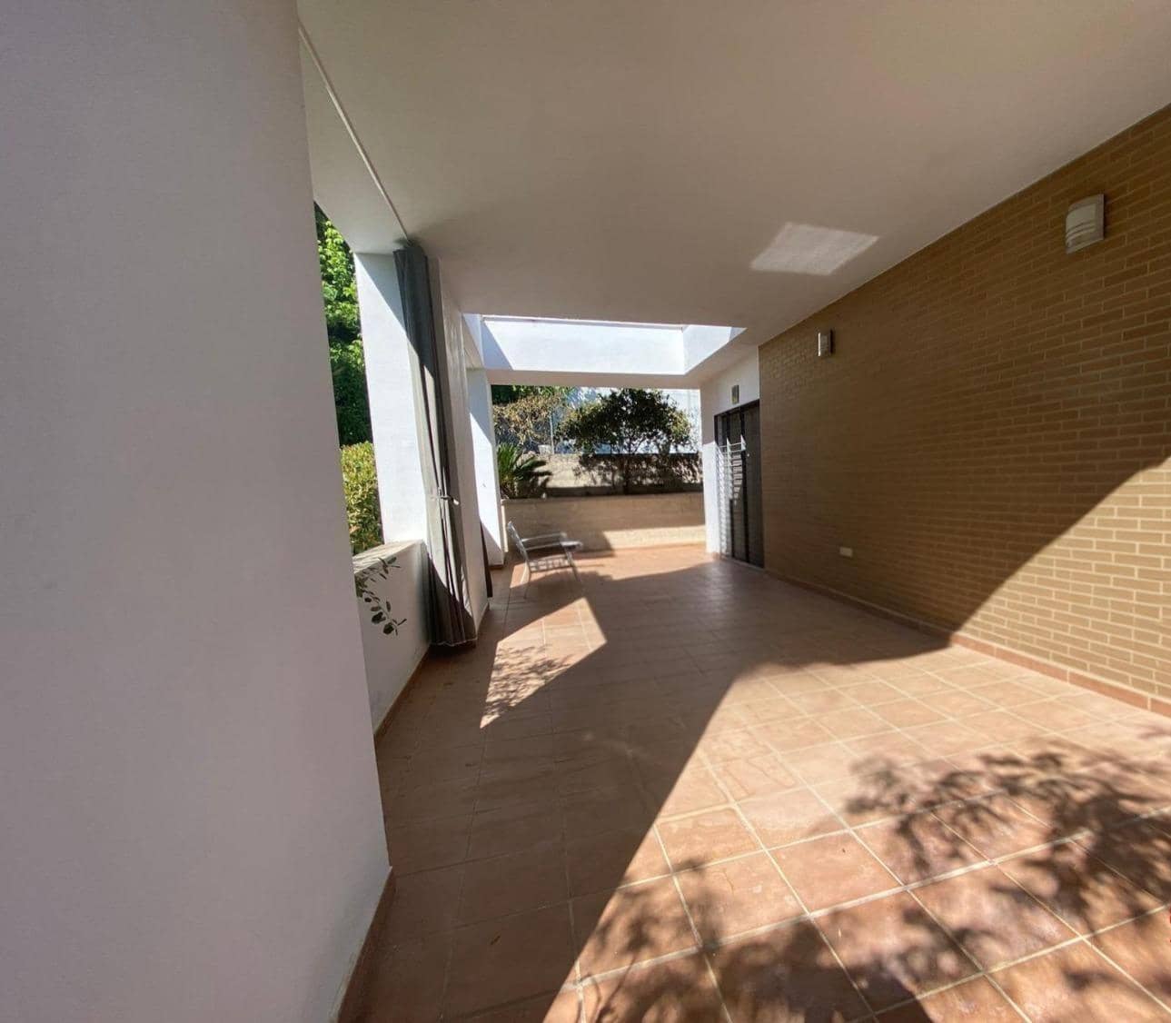 5 bedroom Villa for sale in Cordoba city with pool garage - € 435,000 (Ref: 9904044)