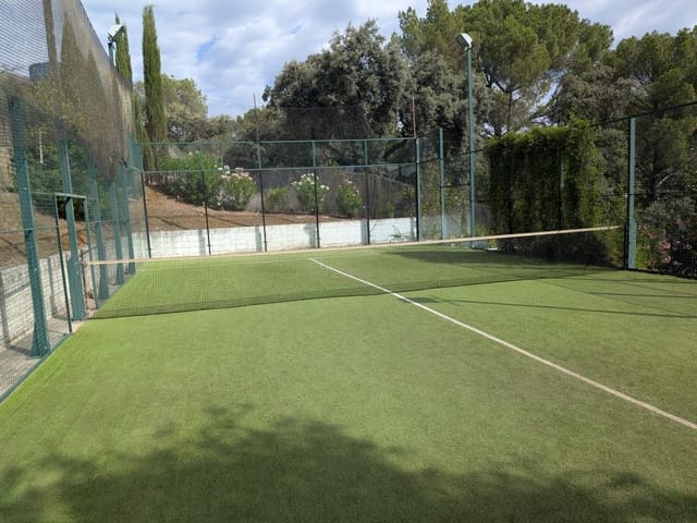 5 soveværelse Villa til salg i Córdoba by med swimmingpool garage - € 435.000 (Ref: 9904044)