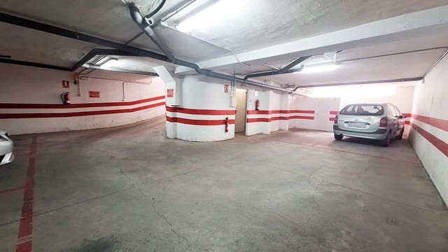 Garage till salu i Huerta de la Reina, Córdoba stad - 22 500 € (Ref: 9904045)