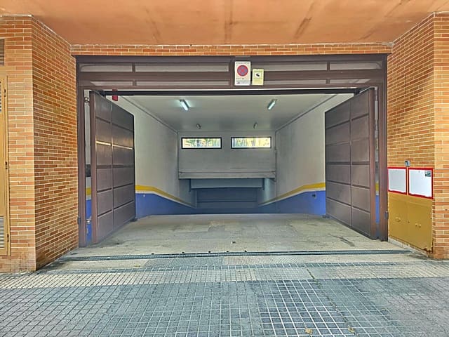 Garage til salg i Arroyo del Moro, Córdoba by - € 21.450 (Ref: 9911154)