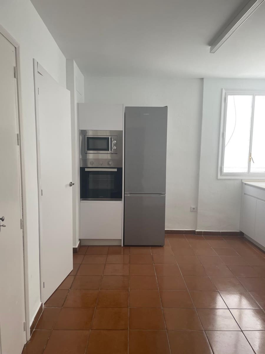 3 bedroom Flat for rent in Cordoba city with garage - € 1,000 (Ref: 9940054)