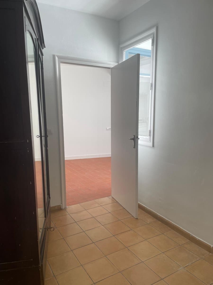 3 bedroom Flat for rent in Cordoba city with garage - € 1,000 (Ref: 9940054)