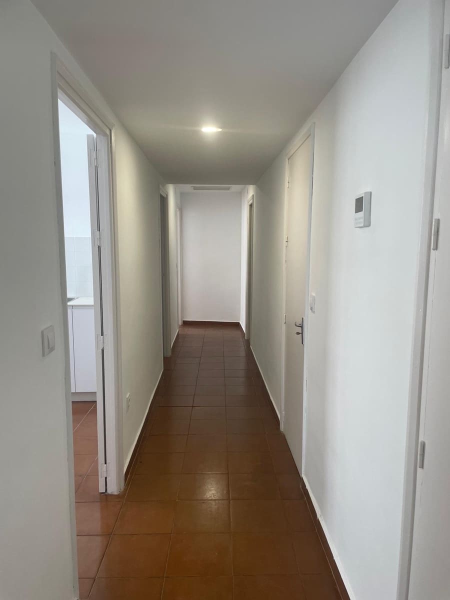 3 bedroom Flat for rent in Cordoba city with garage - € 1,000 (Ref: 9940054)