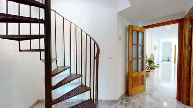 2 soveværelse Penthouse til salg i Córdoba by med garage - € 198.000 (Ref: 9945807)