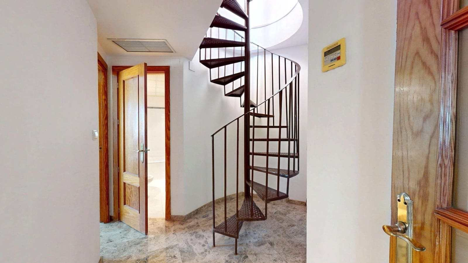 2 soveværelse Penthouse til salg i Cordoba by med garage - € 198.000 (Ref: 9945807)