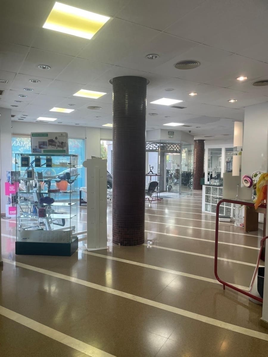 Commercial for sale in Cordoba city - € 420,000 (Ref: 9959855)