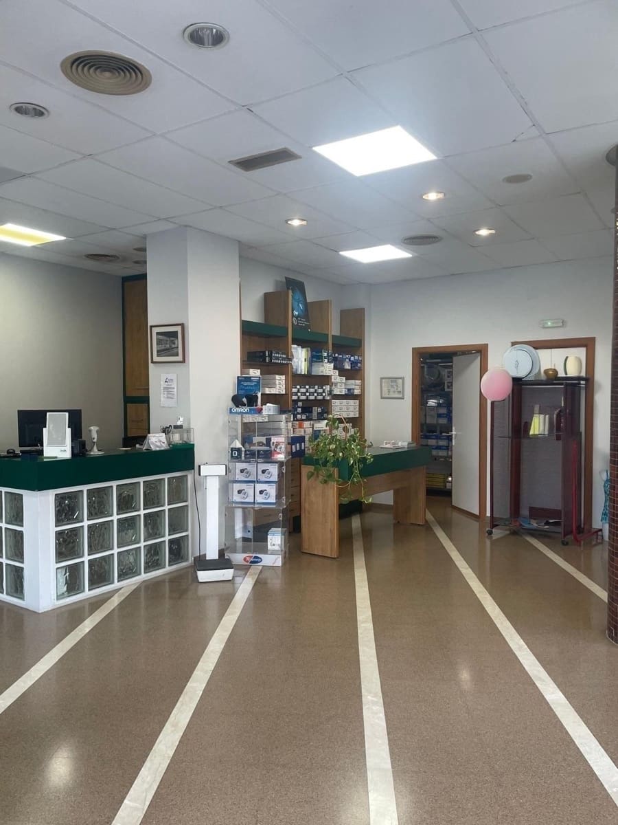 Commercial for sale in Cordoba city - € 420,000 (Ref: 9959855)