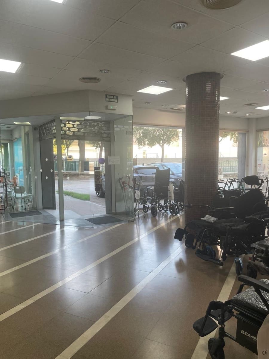 Commercial for sale in Cordoba city - € 420,000 (Ref: 9959855)