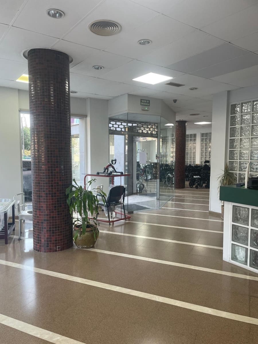 Commercial for sale in Cordoba city - € 420,000 (Ref: 9959855)